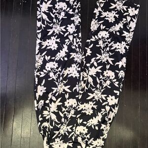HG Black & White Floral Pants Relaxed Fit Lightweight Printed Trousers (Size M)